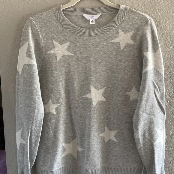 Ladies pull over “light “ sweater size S (but fits more like a M) gray/white - Picture 2 of 14